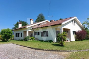 House 3 Bedrooms in Aguada de Cima