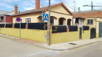 House 3 Bedrooms in Aldeatejada