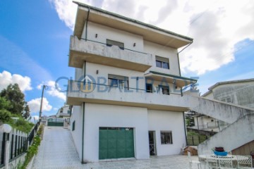 House 5 Bedrooms in Rio Tinto