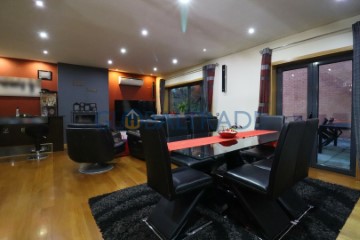 House 4 Bedrooms in Valongo