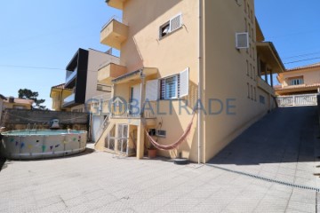 House 4 Bedrooms in Foz do Sousa e Covelo