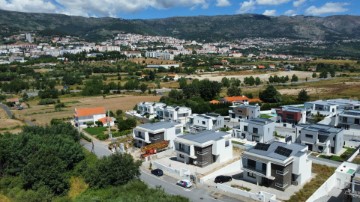 House 4 Bedrooms in Covilhã e Canhoso