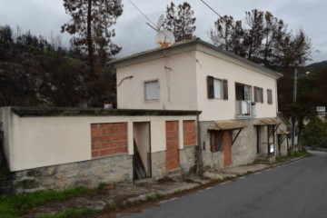 House 3 Bedrooms in Cantar-Galo e Vila do Carvalho