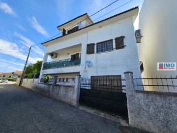 House 4 Bedrooms in Escalos de Baixo e Mata
