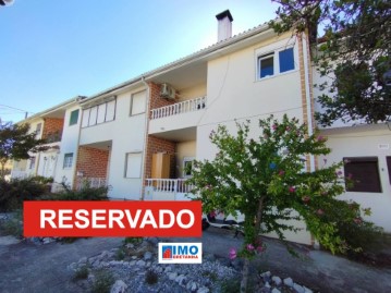 House 3 Bedrooms in Covilhã e Canhoso