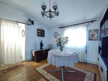 House 2 Bedrooms in Teixoso e Sarzedo