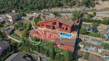 House 4 Bedrooms in Mas Carbo