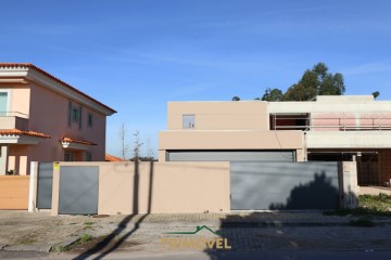 Maison 3 Chambres à Santa Maria da Feira, Travanca, Sanfins e Espargo