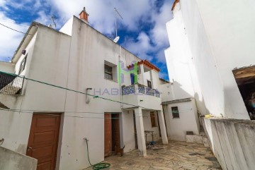 House 4 Bedrooms in Luz