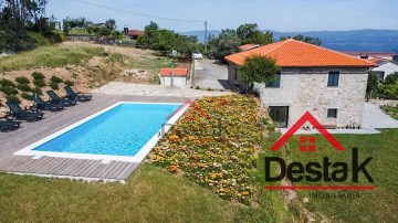 House 3 Bedrooms in Pinheiro