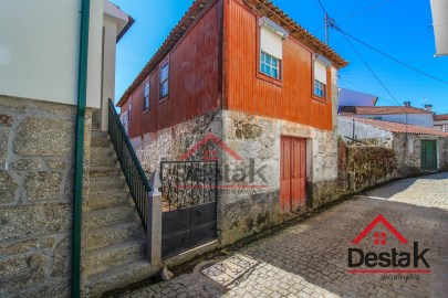 House 3 Bedrooms in Lamego (Almacave e Sé)