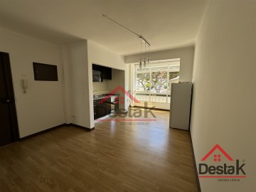 Apartamento 1 Quarto em Carcavelos e Parede