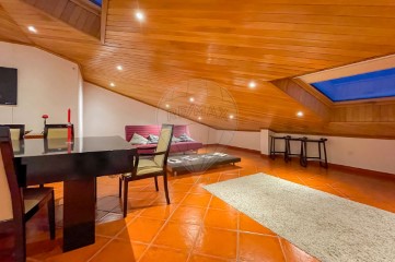 Duplex 4 Quartos em São Domingos de Rana