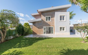 Maison 4 Chambres à Carcavelos e Parede