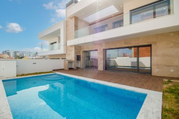 Maison 5 Chambres à Charneca de Caparica e Sobreda