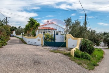 House 4 Bedrooms in Olalhas