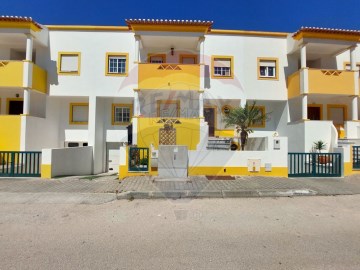 House 4 Bedrooms in Peniche