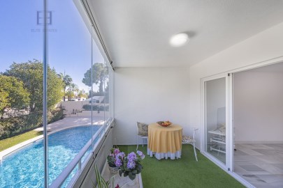 Apartment 4 Bedrooms in Nueva Andalucía