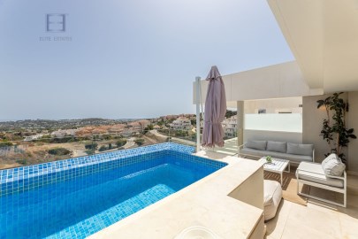 Penthouse 2 Bedrooms in Nueva Andalucía