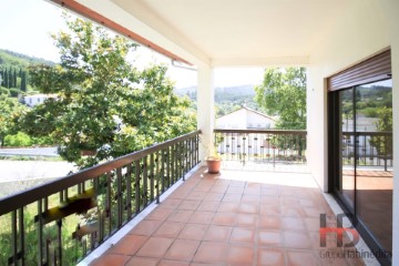 House 4 Bedrooms in Fornelos e Queijada