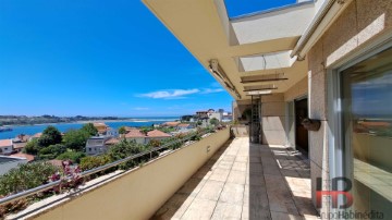 Apartment 4 Bedrooms in Lordelo do Ouro e Massarelos