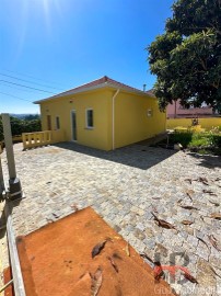 House 2 Bedrooms in Oliveira do Douro