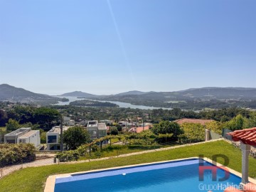 House 4 Bedrooms in Vila Nova de Cerveira e Lovelhe