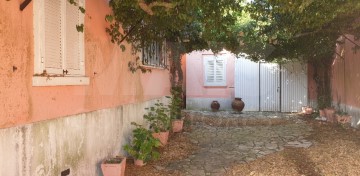 House 4 Bedrooms in Bugalhos
