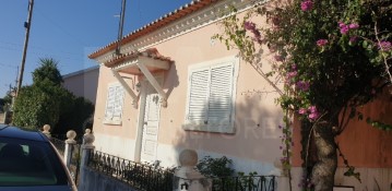 House 4 Bedrooms in Bugalhos