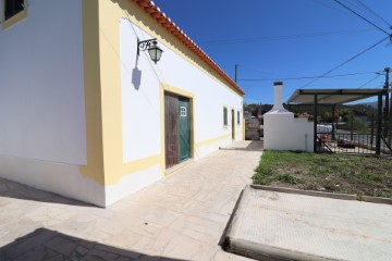 House 2 Bedrooms in Vila Verde dos Francos
