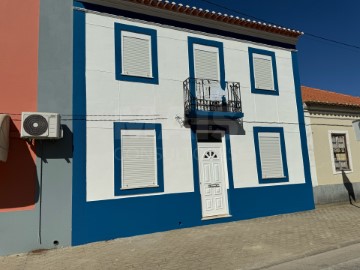 House 3 Bedrooms in Couço