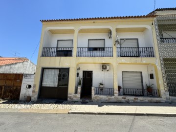 House 4 Bedrooms in Couço