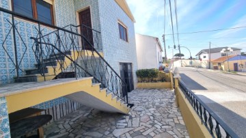 House 2 Bedrooms in União Freguesias Santa Maria, São Pedro e Matacães