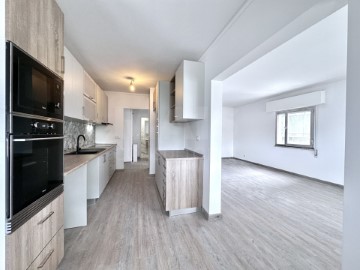 Piso 3 Habitaciones en Santo António dos Cavaleiros e Frielas