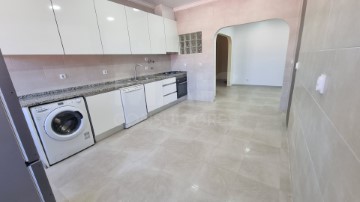 House 4 Bedrooms in Loures