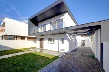 House 5 Bedrooms in Cascais e Estoril