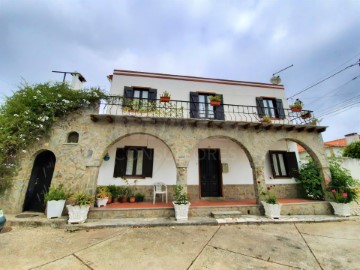 House 3 Bedrooms in Carvalhal