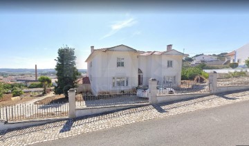 House 6 Bedrooms in Amoreira