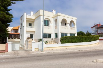 House 7 Bedrooms in Peniche