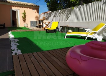 House 4 Bedrooms in Sesimbra (Castelo)