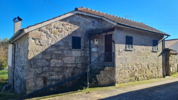 House 3 Bedrooms in Carvalhais e Candal