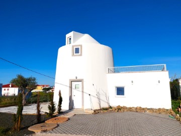 House 2 Bedrooms in Atouguia da Baleia