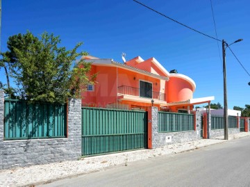 House 5 Bedrooms in Corroios