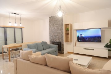 Apartment 3 Bedrooms in Mina de Água