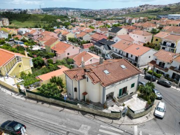 Moradia 4 Quartos em Pontinha e Famões