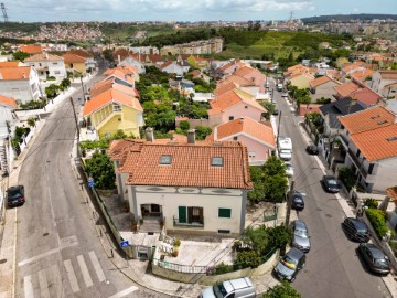 Moradia 4 Quartos em Pontinha e Famões