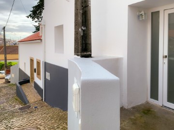 House 2 Bedrooms in Santo Antão e São Julião do Tojal