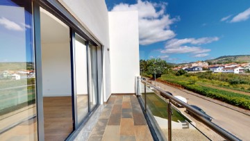 Apartment 4 Bedrooms in Arruda dos Vinhos