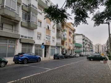 Apartment 3 Bedrooms in Santa Iria de Azoia, São João da Talha e Bobadela