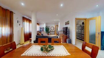 Apartment 4 Bedrooms in Santa Iria de Azoia, São João da Talha e Bobadela